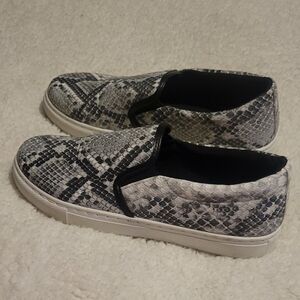 WOMENS PIERRE DUMAS COMFORT FOAM SLIP ON SHOES SNAKE PRINT SIZE 8